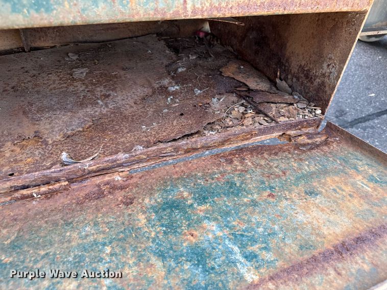 image for item DQ7342 1995 Talbert  flatbed trailer