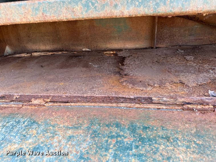 image for item DQ7342 1995 Talbert  flatbed trailer