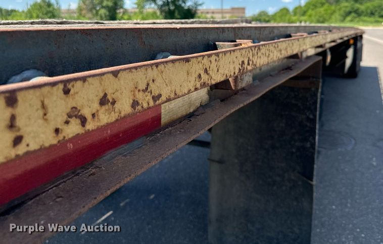 image for item DQ7342 1995 Talbert  flatbed trailer