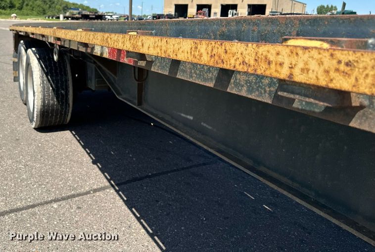 image for item DQ7342 1995 Talbert  flatbed trailer