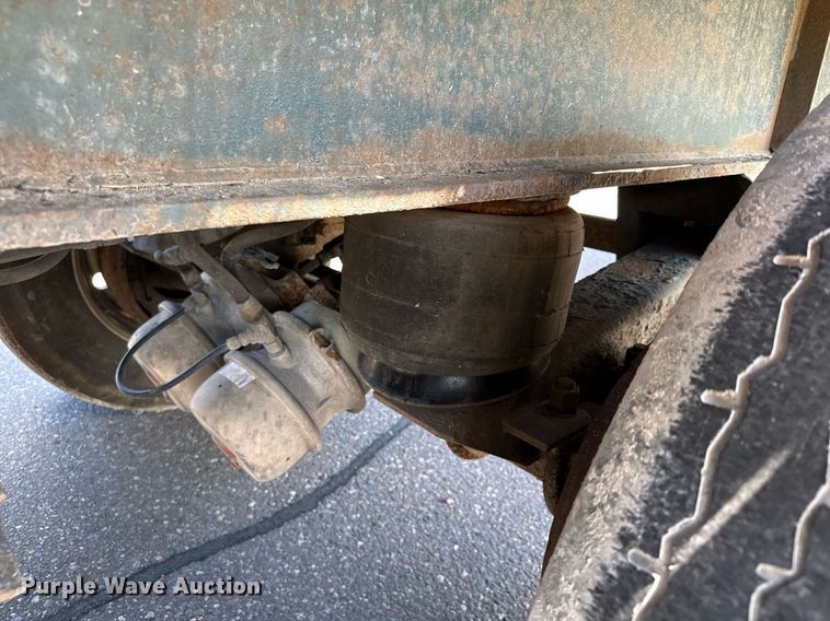 image for item DQ7342 1995 Talbert  flatbed trailer