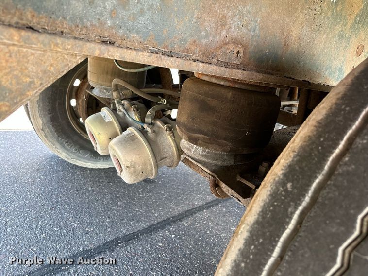 image for item DQ7342 1995 Talbert  flatbed trailer