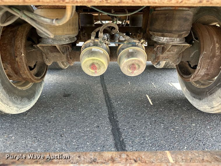 image for item DQ7342 1995 Talbert  flatbed trailer