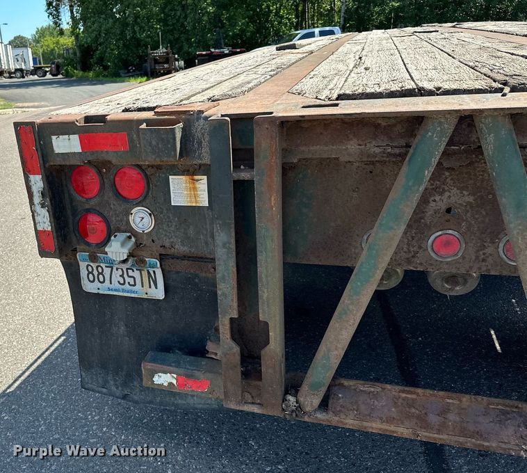 image for item DQ7342 1995 Talbert  flatbed trailer