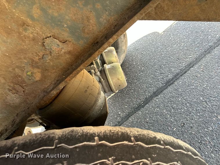 image for item DQ7342 1995 Talbert  flatbed trailer