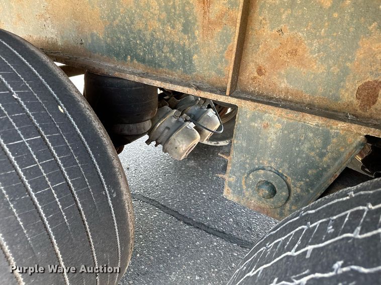 image for item DQ7342 1995 Talbert  flatbed trailer