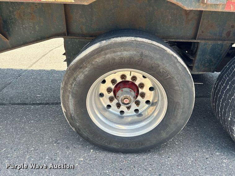 image for item DQ7342 1995 Talbert  flatbed trailer