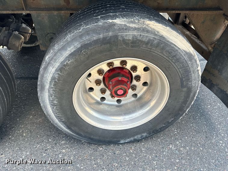 image for item DQ7342 1995 Talbert  flatbed trailer