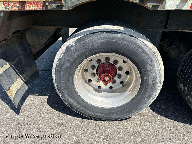 image for item DQ7342 1995 Talbert  flatbed trailer