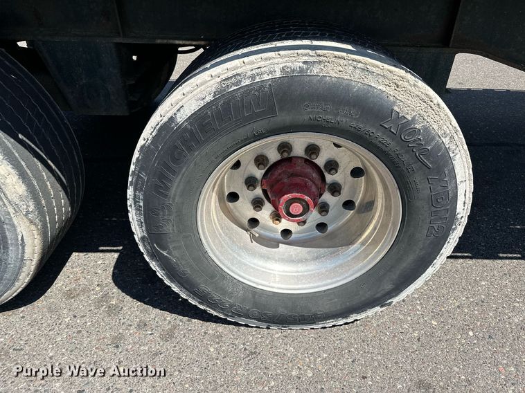 image for item DQ7342 1995 Talbert  flatbed trailer