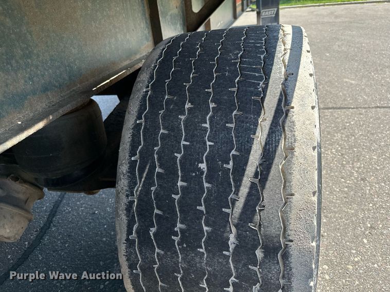 image for item DQ7342 1995 Talbert  flatbed trailer