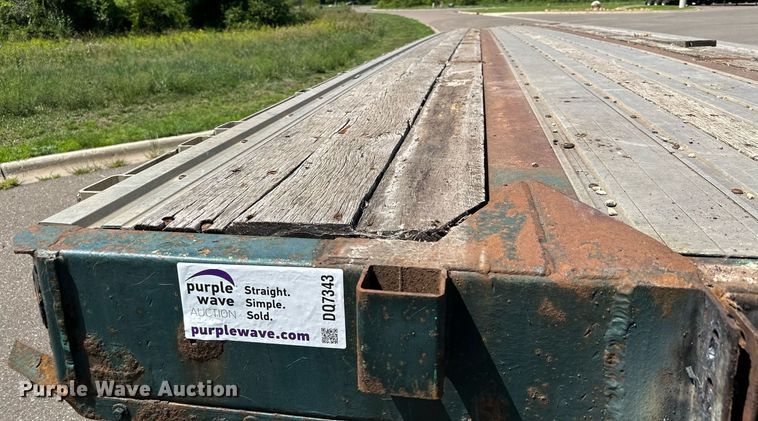 image for item DQ7343 2004 Great Dane  flatbed trailer