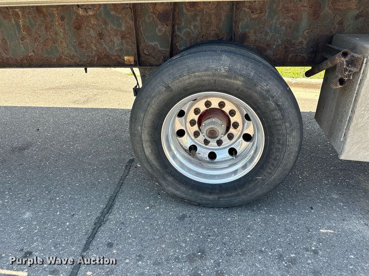 image for item DQ7343 2004 Great Dane  flatbed trailer