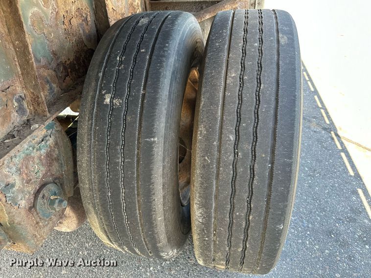 image for item DQ7343 2004 Great Dane  flatbed trailer