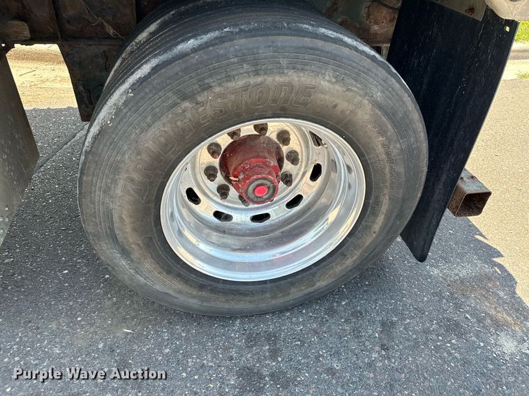 image for item DQ7343 2004 Great Dane  flatbed trailer