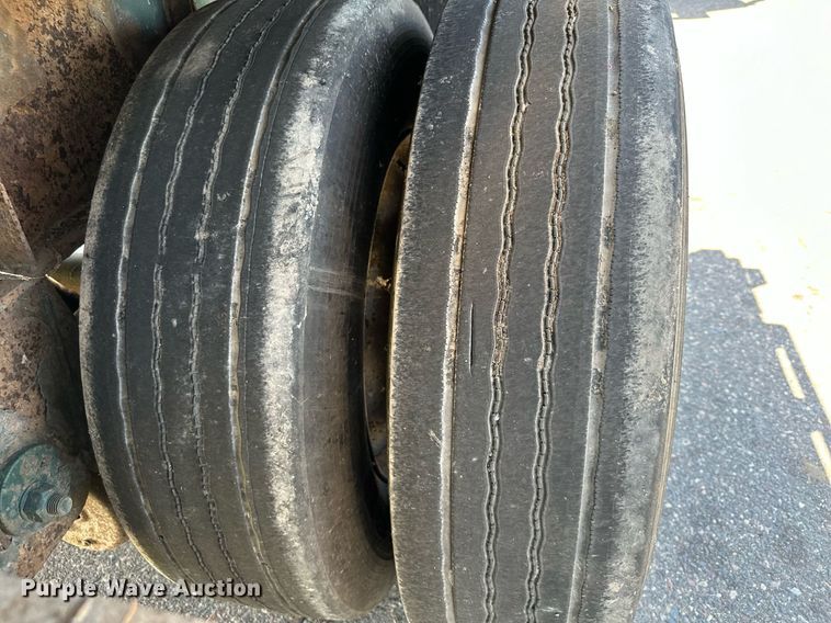 image for item DQ7343 2004 Great Dane  flatbed trailer