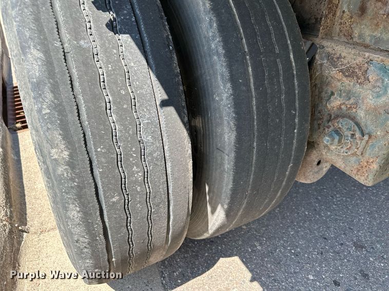 image for item DQ7343 2004 Great Dane  flatbed trailer