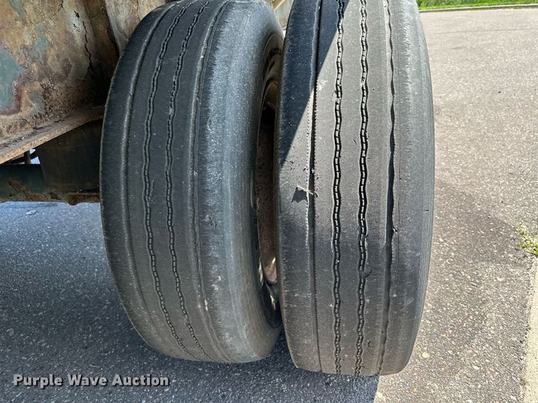 image for item DQ7343 2004 Great Dane  flatbed trailer