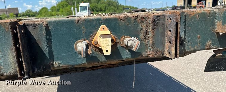 image for item DQ7343 2004 Great Dane  flatbed trailer