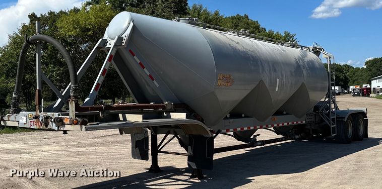 image for item DQ7346 1990 Fruehauf  pneumatic dry bulk trailer