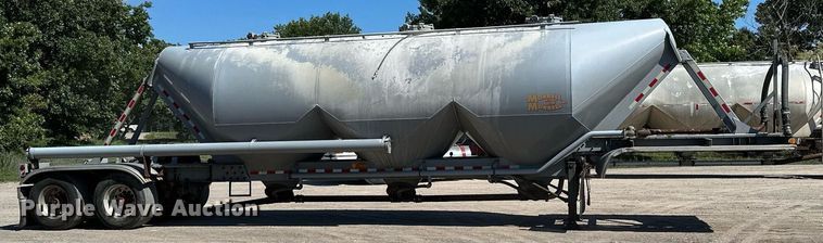 image for item DQ7346 1990 Fruehauf  pneumatic dry bulk trailer