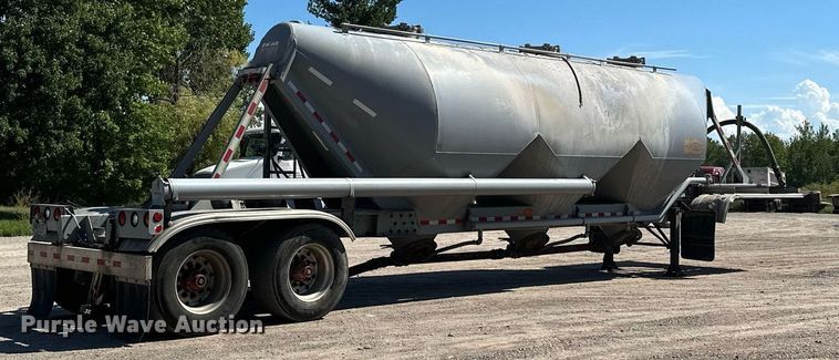 image for item DQ7346 1990 Fruehauf  pneumatic dry bulk trailer
