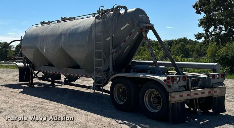 image for item DQ7346 1990 Fruehauf  pneumatic dry bulk trailer