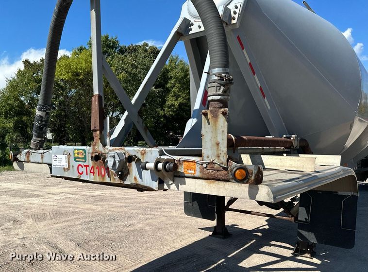 image for item DQ7346 1990 Fruehauf  pneumatic dry bulk trailer