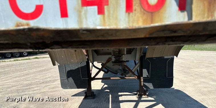 image for item DQ7346 1990 Fruehauf  pneumatic dry bulk trailer