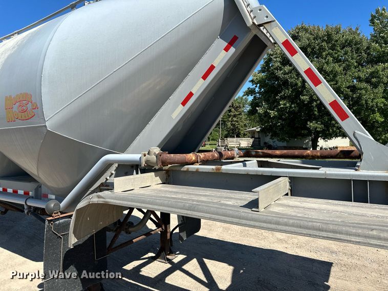 image for item DQ7346 1990 Fruehauf  pneumatic dry bulk trailer