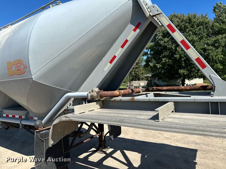 image for item DQ7346 1990 Fruehauf  pneumatic dry bulk trailer