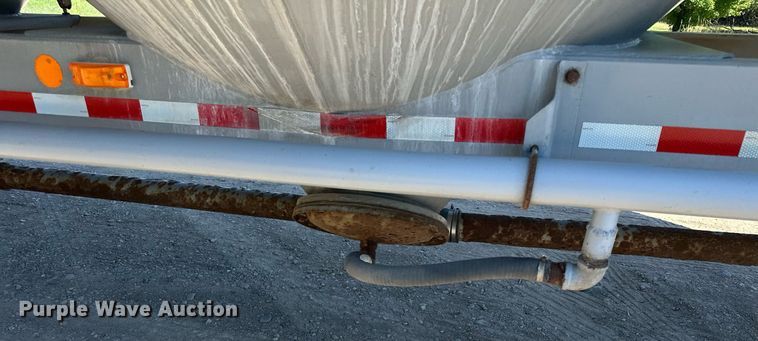 image for item DQ7346 1990 Fruehauf  pneumatic dry bulk trailer