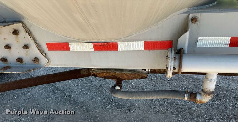 image for item DQ7346 1990 Fruehauf  pneumatic dry bulk trailer