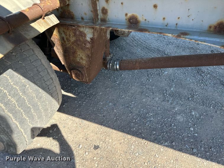 image for item DQ7346 1990 Fruehauf  pneumatic dry bulk trailer