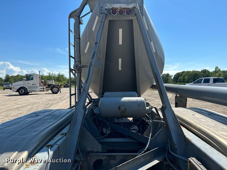 image for item DQ7346 1990 Fruehauf  pneumatic dry bulk trailer