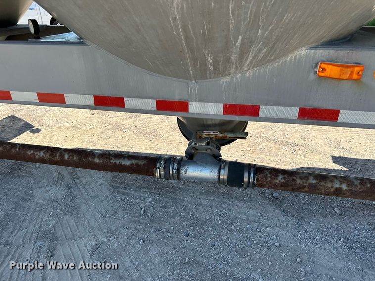 image for item DQ7346 1990 Fruehauf  pneumatic dry bulk trailer