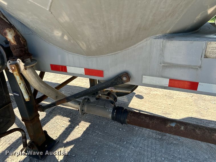 image for item DQ7346 1990 Fruehauf  pneumatic dry bulk trailer