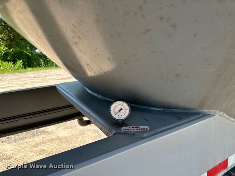 image for item DQ7346 1990 Fruehauf  pneumatic dry bulk trailer