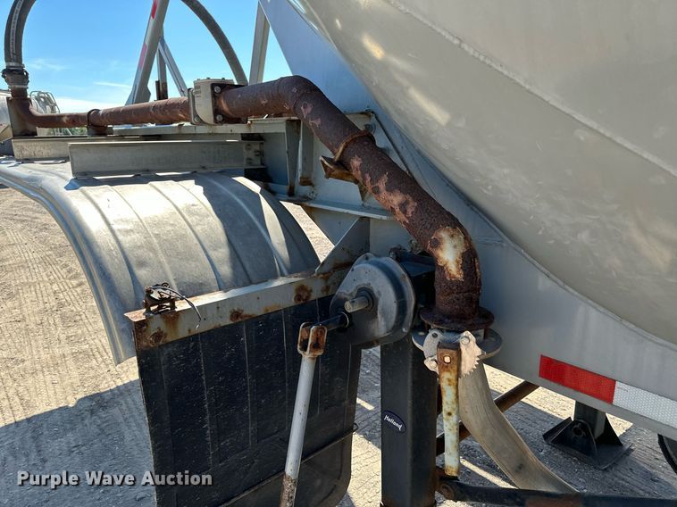 image for item DQ7346 1990 Fruehauf  pneumatic dry bulk trailer