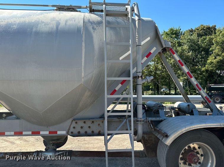 image for item DQ7346 1990 Fruehauf  pneumatic dry bulk trailer