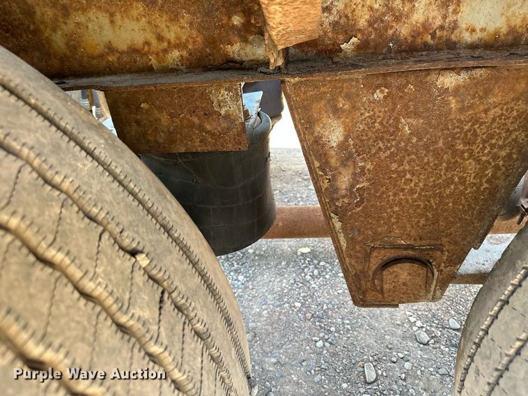 image for item DQ7346 1990 Fruehauf  pneumatic dry bulk trailer