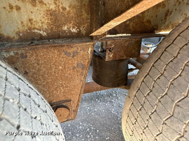 image for item DQ7346 1990 Fruehauf  pneumatic dry bulk trailer