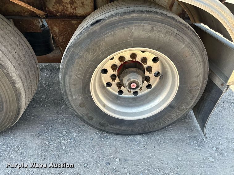 image for item DQ7346 1990 Fruehauf  pneumatic dry bulk trailer