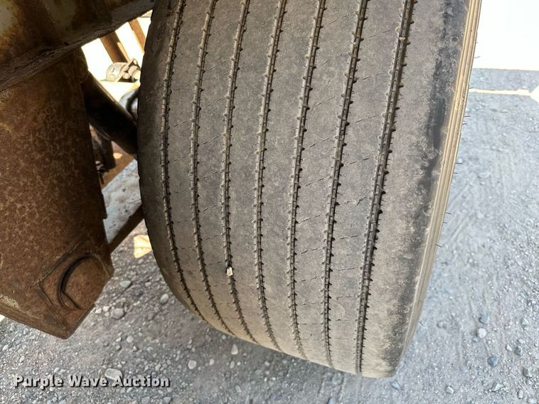 image for item DQ7346 1990 Fruehauf  pneumatic dry bulk trailer