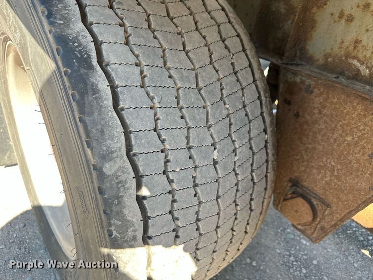 image for item DQ7346 1990 Fruehauf  pneumatic dry bulk trailer