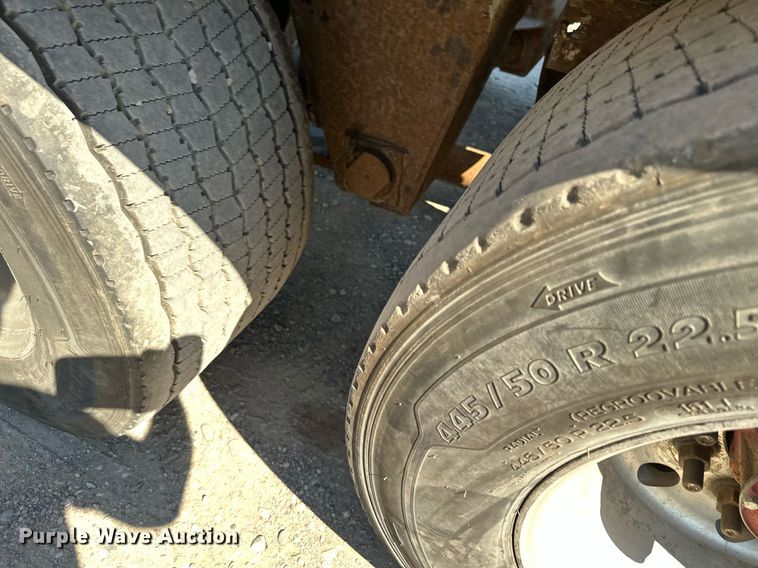 image for item DQ7346 1990 Fruehauf  pneumatic dry bulk trailer