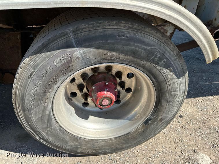 image for item DQ7346 1990 Fruehauf  pneumatic dry bulk trailer