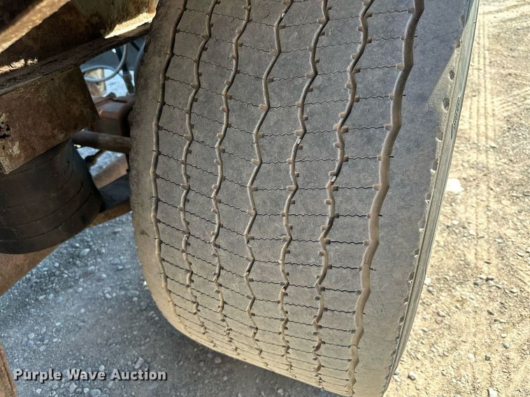 image for item DQ7346 1990 Fruehauf  pneumatic dry bulk trailer