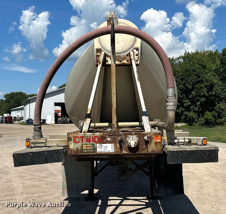 image for item DQ7348 2001 Fruehauf  pneumatic dry bulk trailer