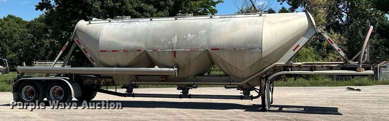 image for item DQ7348 2001 Fruehauf  pneumatic dry bulk trailer